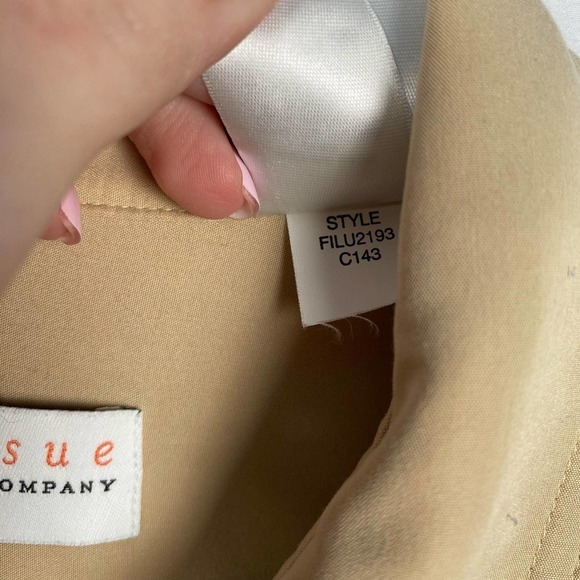 First Issue Women's Size 2‎ Tan Button Down Shirt - Picture 5 of 10